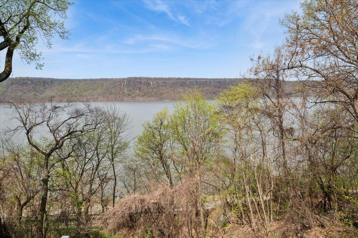 727 Warburton Ave - Photo 4 of 11