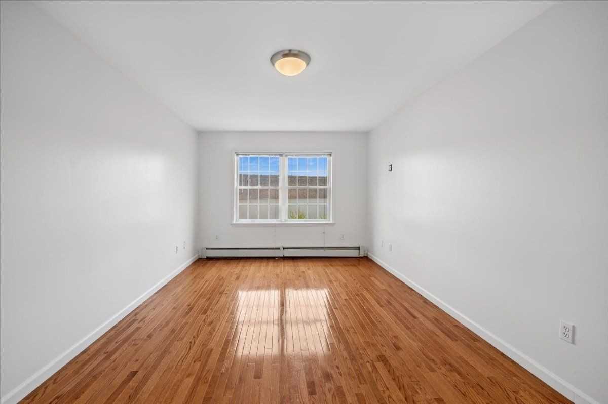 727 Warburton Ave - Photo 6 of 11