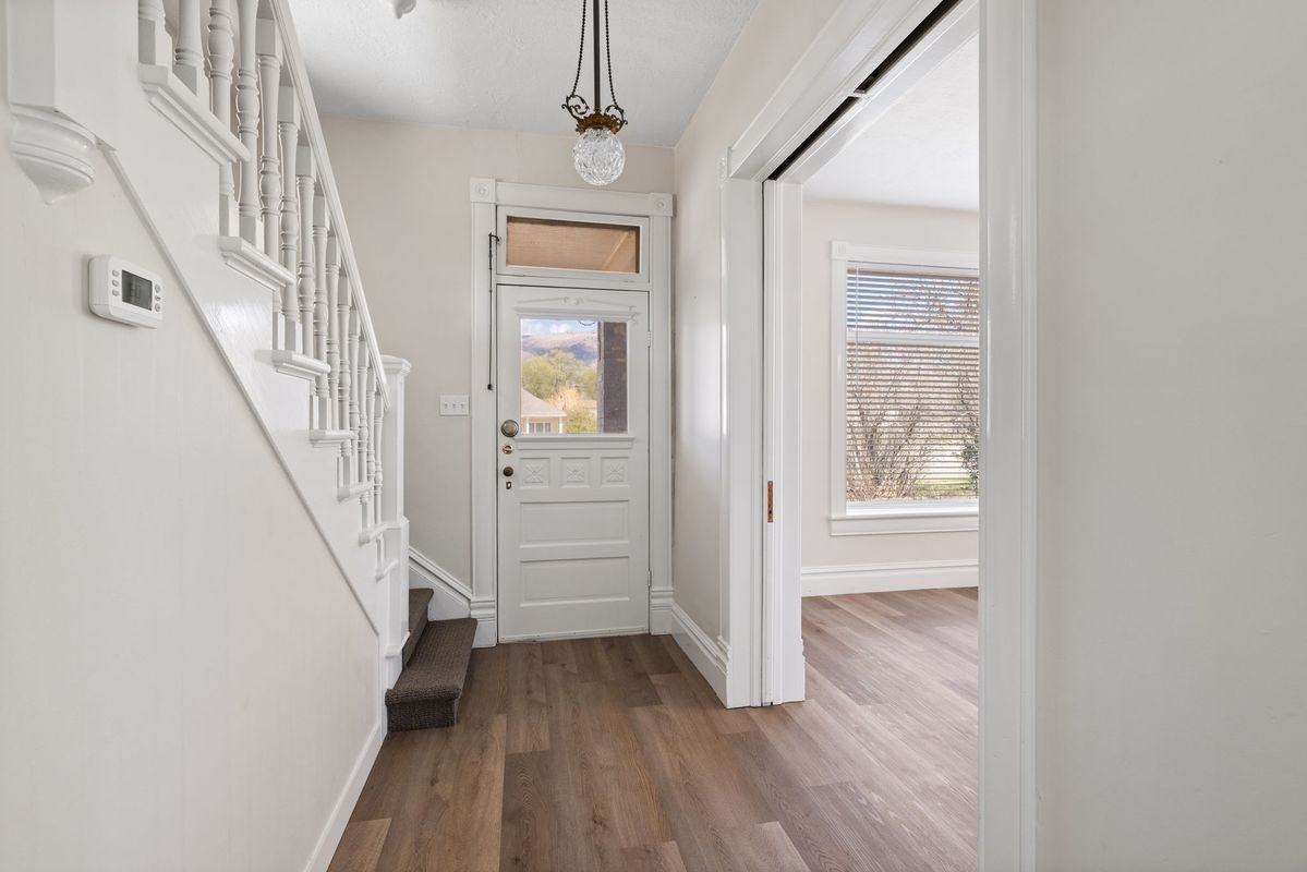343 S State St - Photo 4 of 26