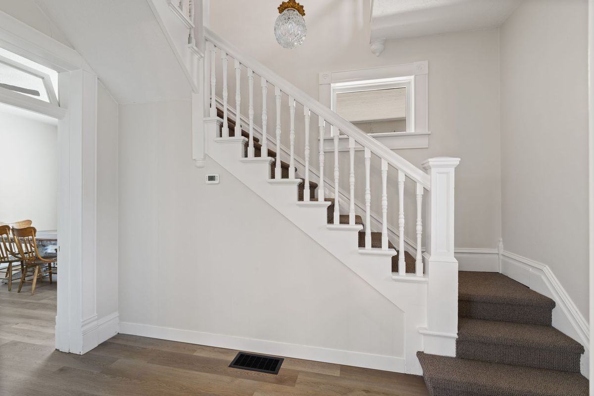 343 S State St - Photo 5 of 26