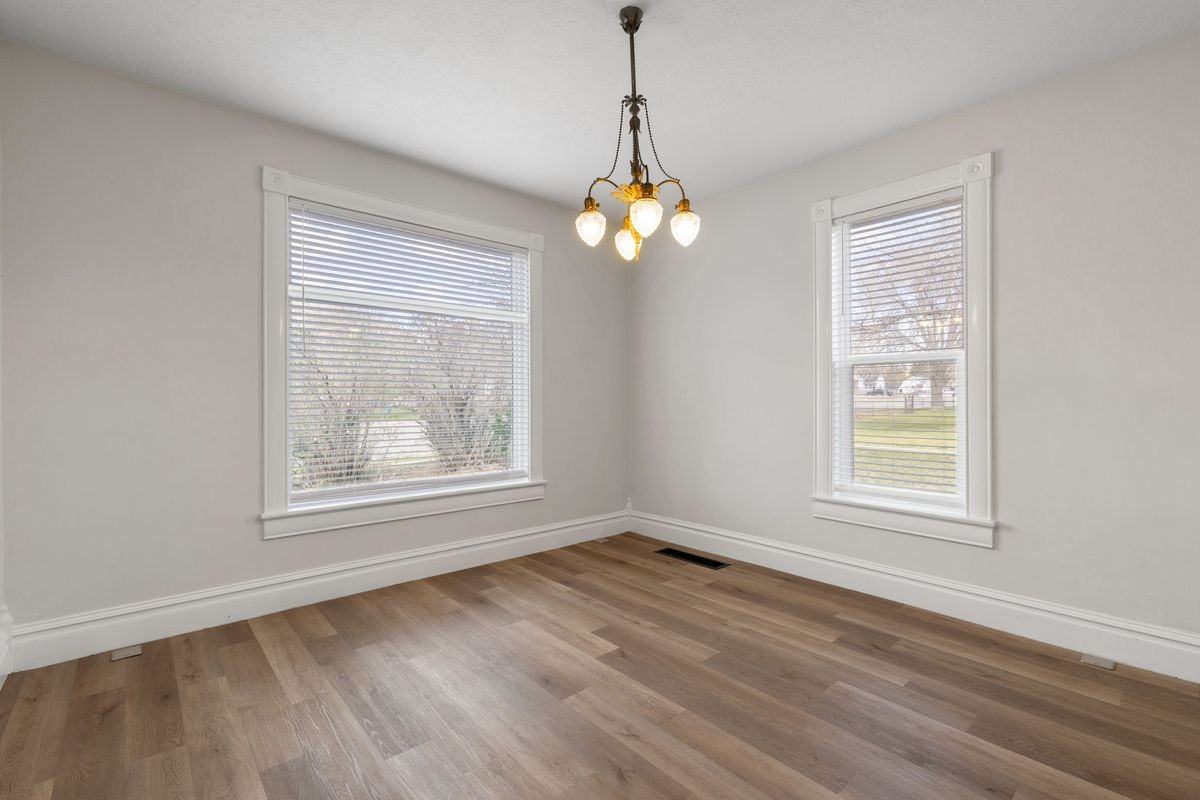 343 S State St - Photo 7 of 26