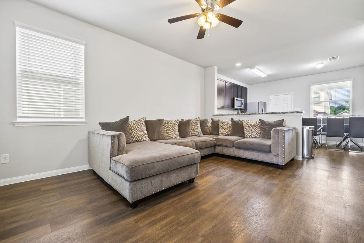 13640 Collier Park Ln - Photo 2 of 16