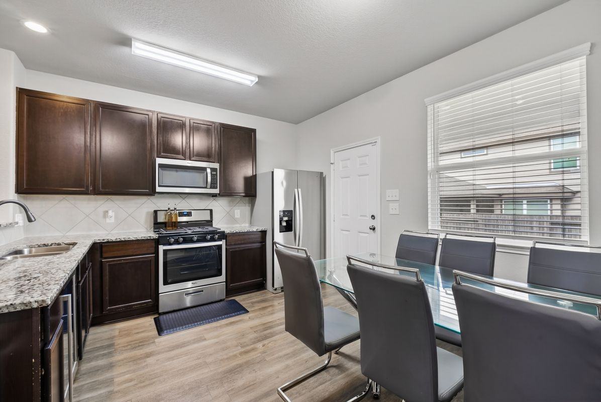 13640 Collier Park Ln - Photo 3 of 16