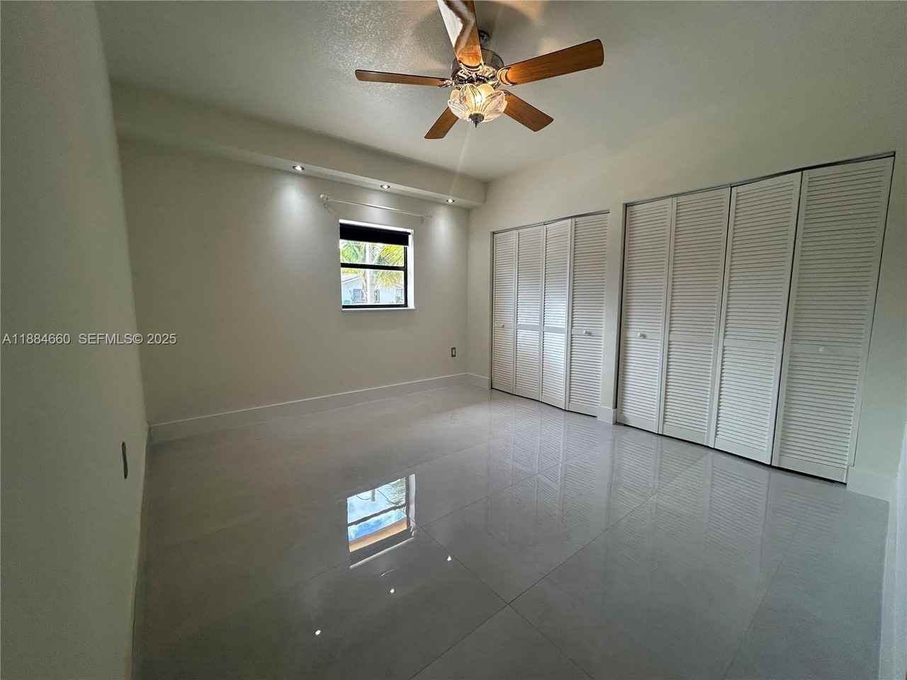 20627 Northeast 9th Place - Photo 3 of 22