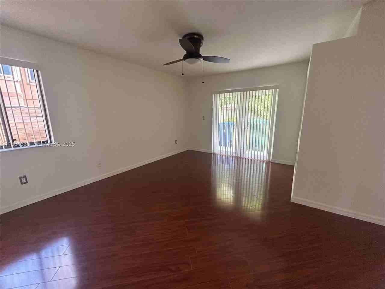 20627 Northeast 9th Place - Photo 5 of 22