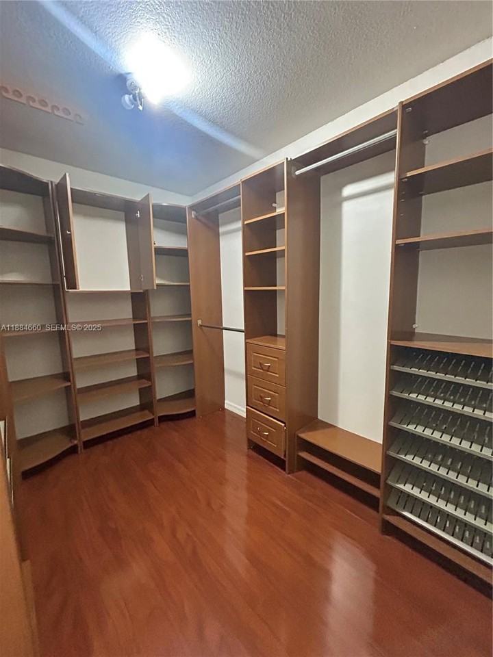 20627 Northeast 9th Place - Photo 7 of 22