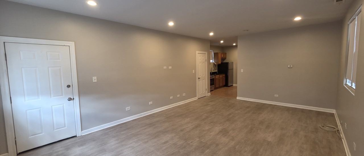 7257 South May Street #1 - Photo 3 of 7