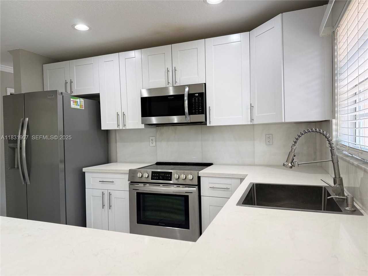 11224 Southwest 59th Place - Photo 2 of 19