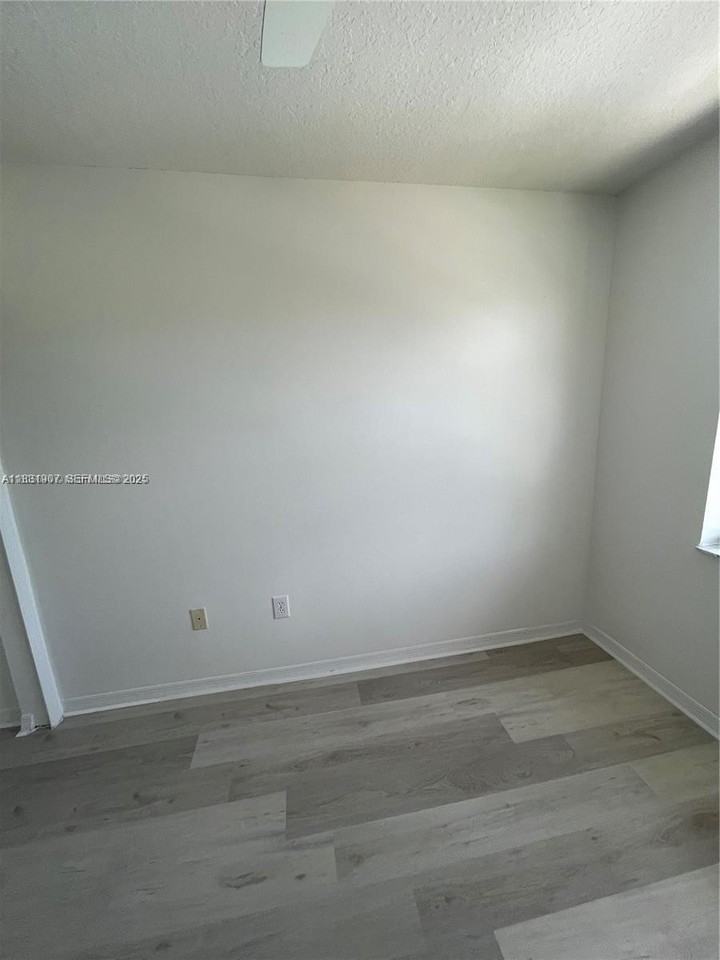 11224 Southwest 59th Place - Photo 3 of 19