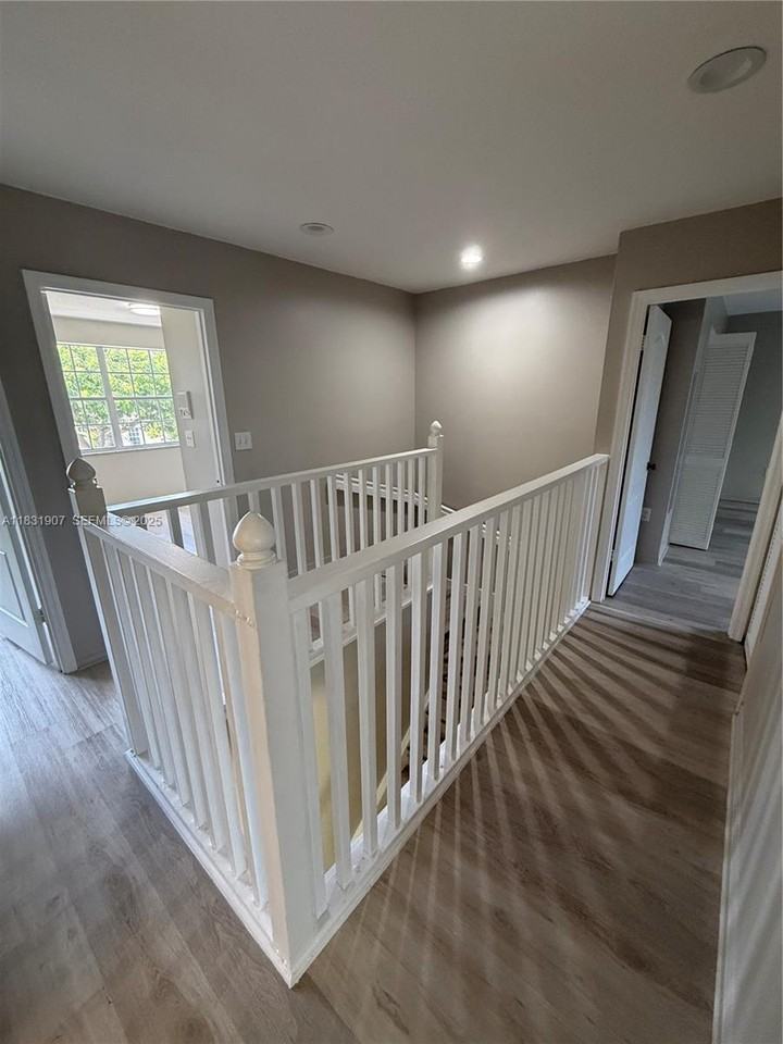 11224 Southwest 59th Place - Photo 4 of 19