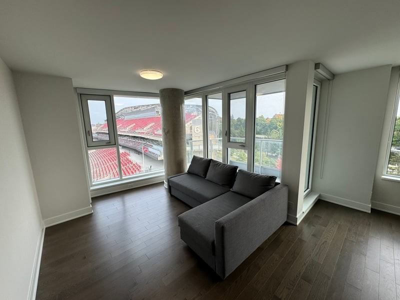 1035 Bank St - Photo 2 of 9