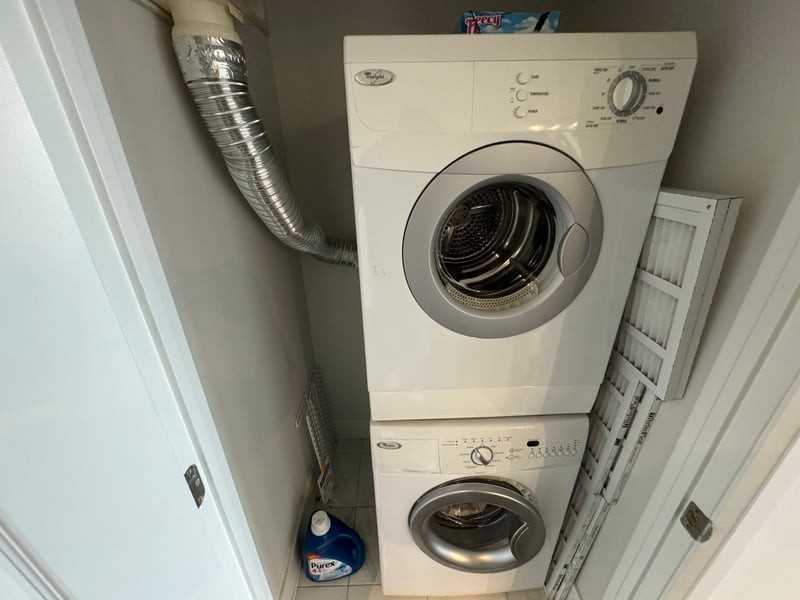 1035 Bank St - Photo 7 of 9