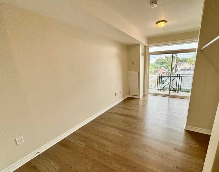 429 Kent St - Photo 4 of 9