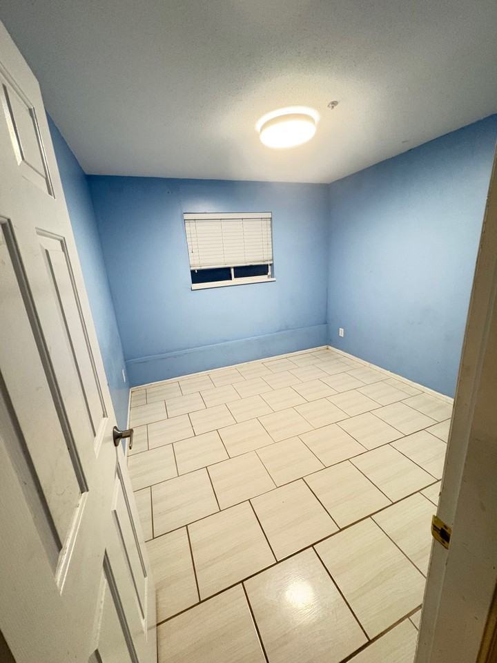 1276 East 57th Avenue - Photo 4 of 8