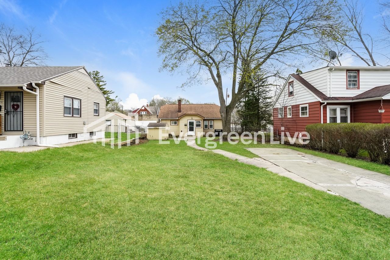 5352 N 49th St - Photo 2 of 15