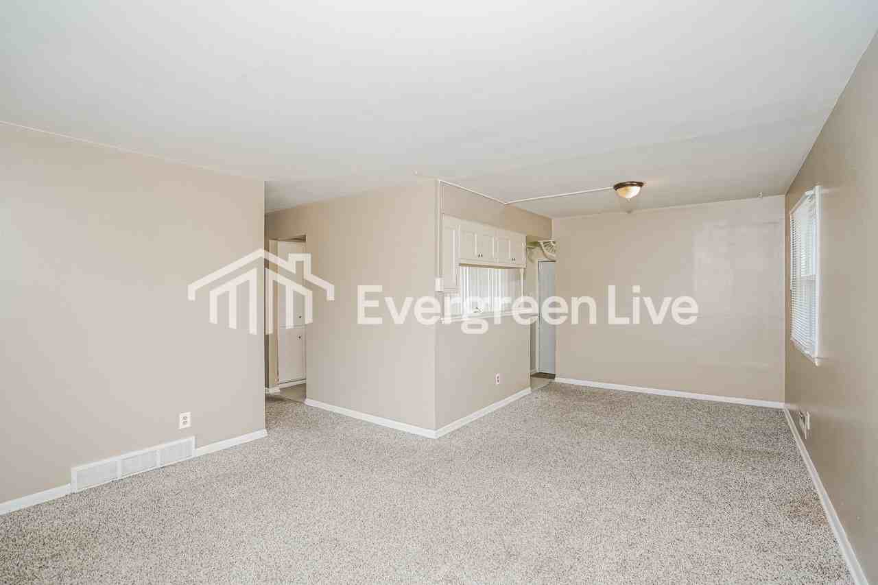 6540 N 90th St - Photo 3 of 15