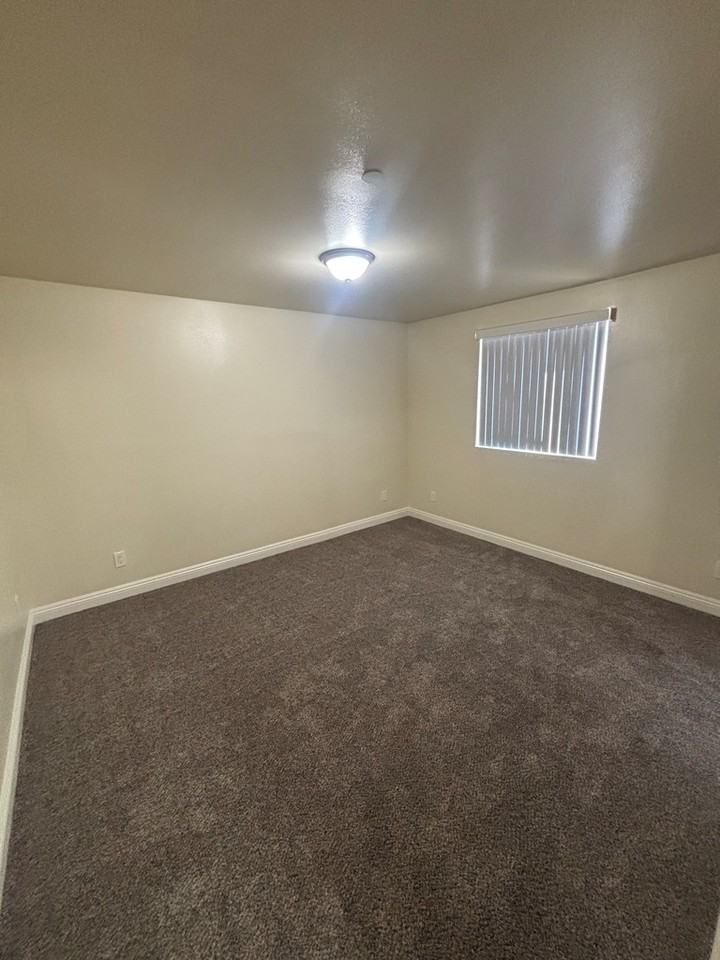 620 West 52nd Street - Photo 7 of 10