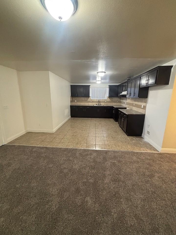 620 West 52nd Street - Photo 3 of 10