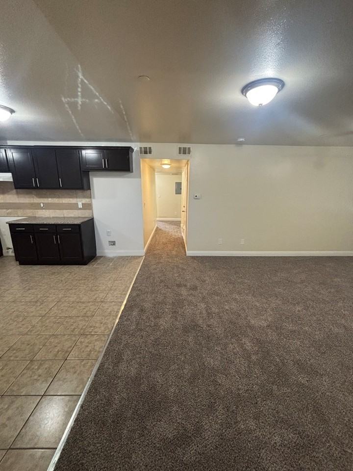 620 West 52nd Street - Photo 4 of 10