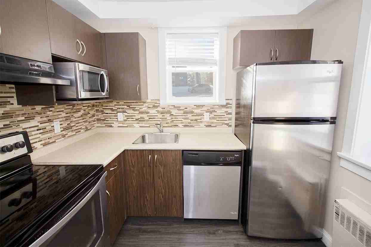 315 Marion Street - Photo 4 of 25