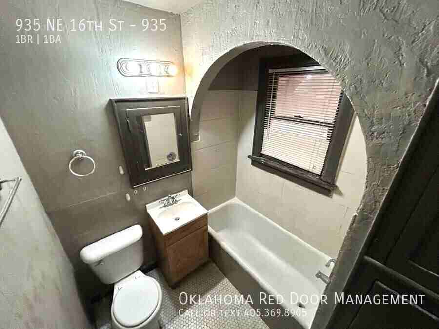 935 Ne 16th St #935 - Photo 6 of 13