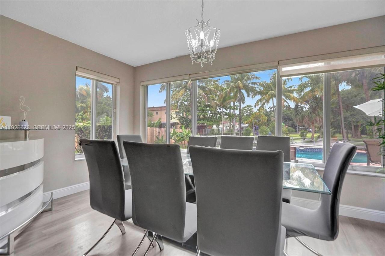 1773 Southwest 28th Way - Photo 4 of 30