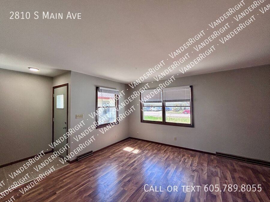 2810 S Main Ave - Photo 2 of 27