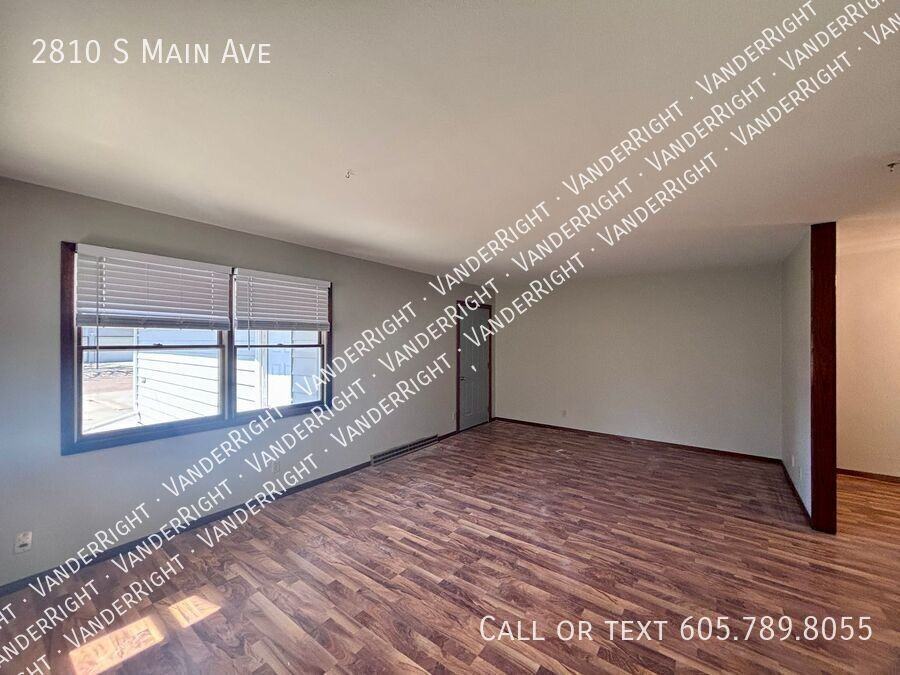 2810 S Main Ave - Photo 3 of 27