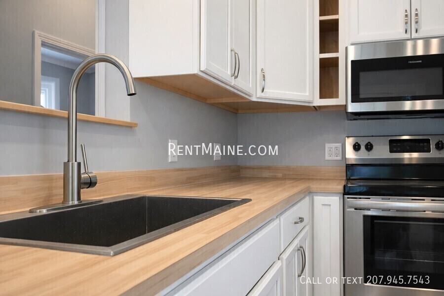 15 Lloyd Ln #1 - Photo 3 of 24