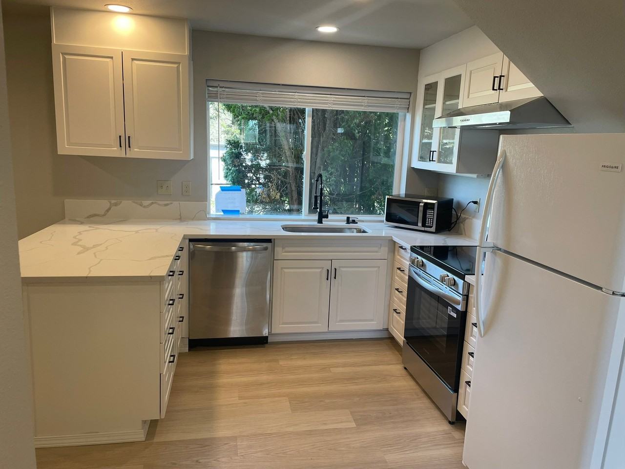 1769 Ne 19th St - Photo 2 of 7