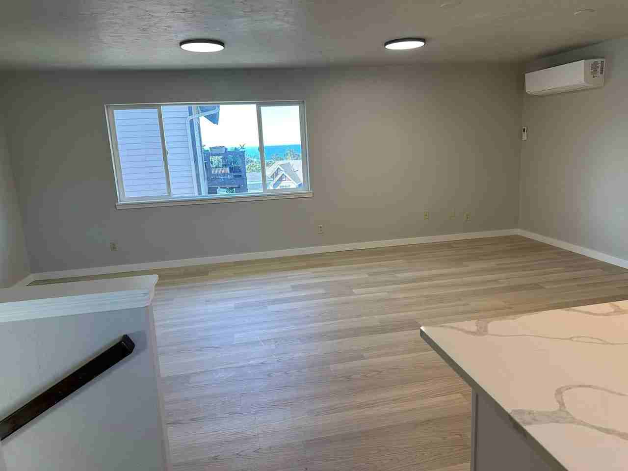 Ne 19th St - Photo 4 of 7