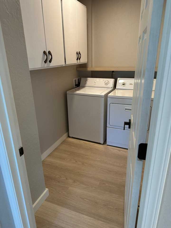 Ne 19th St - Photo 5 of 7