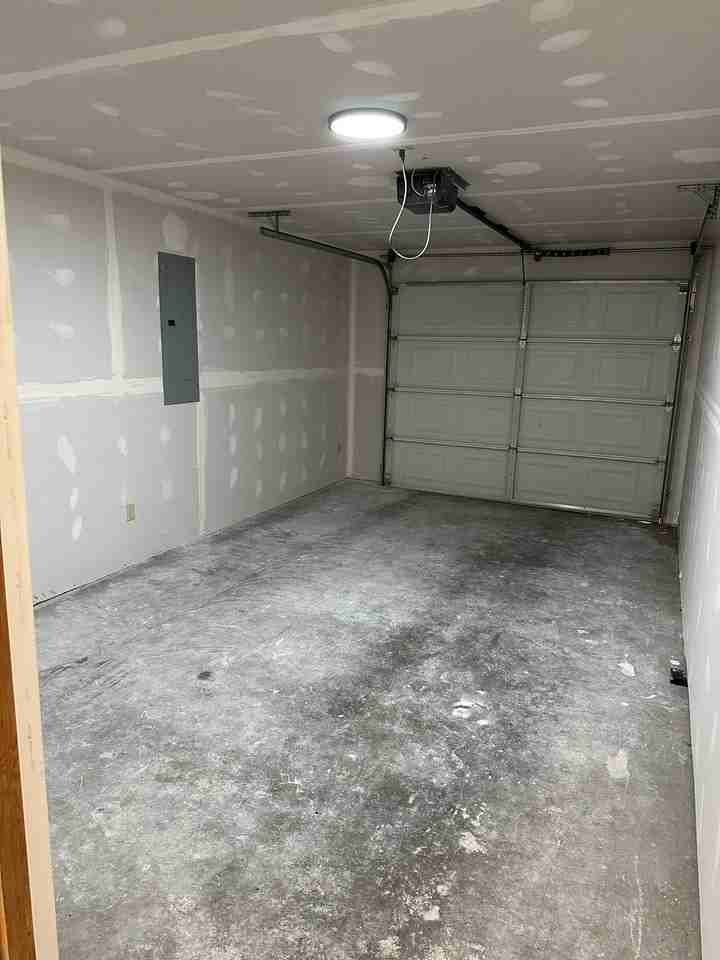 Ne 19th St - Photo 6 of 7