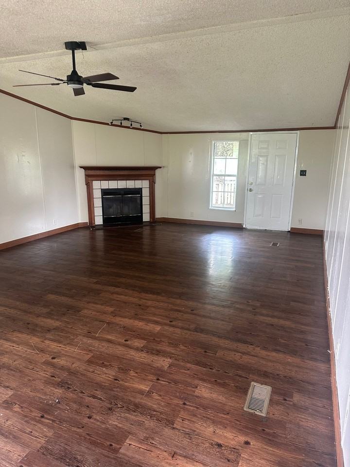 105 Oakhill Ct - Photo 3 of 10