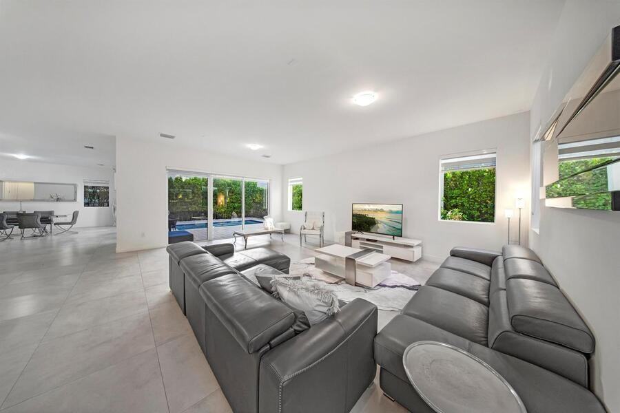 75TH TERRACE & - Photo 7 of 36