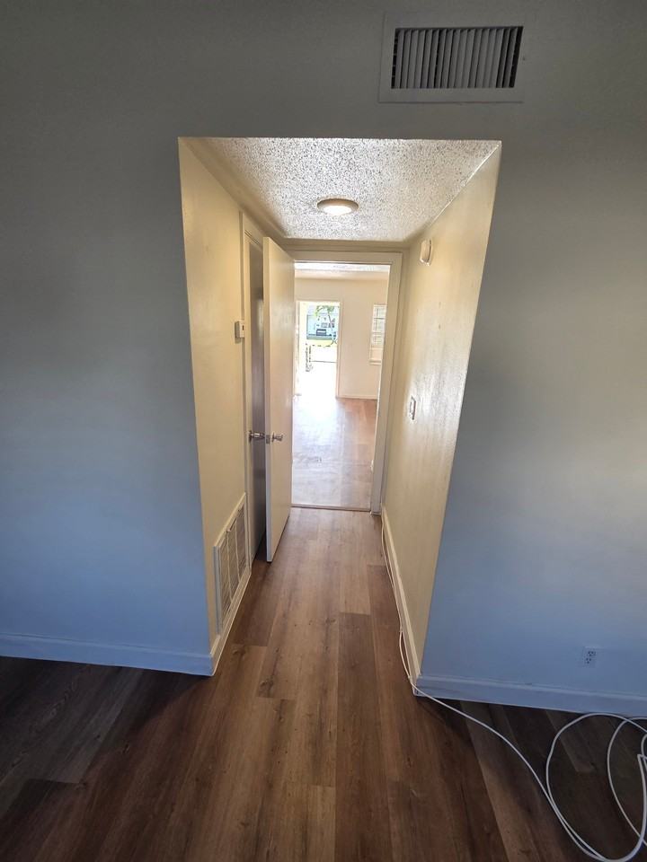 224 Se 9th Ave #2 - Photo 4 of 14