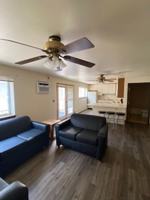 featured image of 230 W Lakelawn Pl