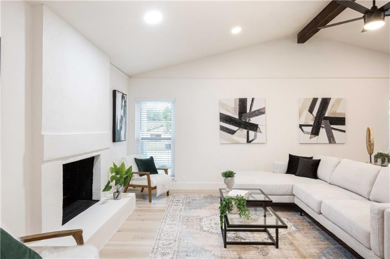 2508 Aldford Dr - Photo 4 of 18