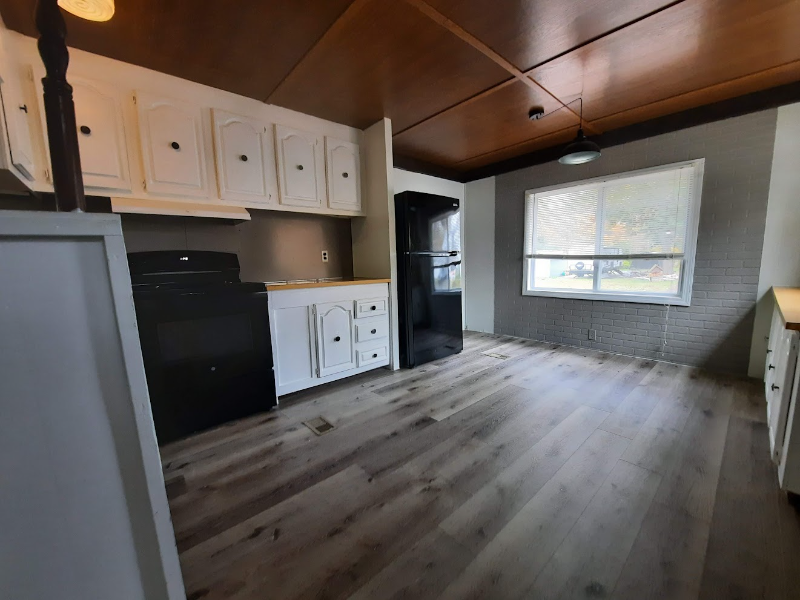 244 Alder St - Photo 3 of 28