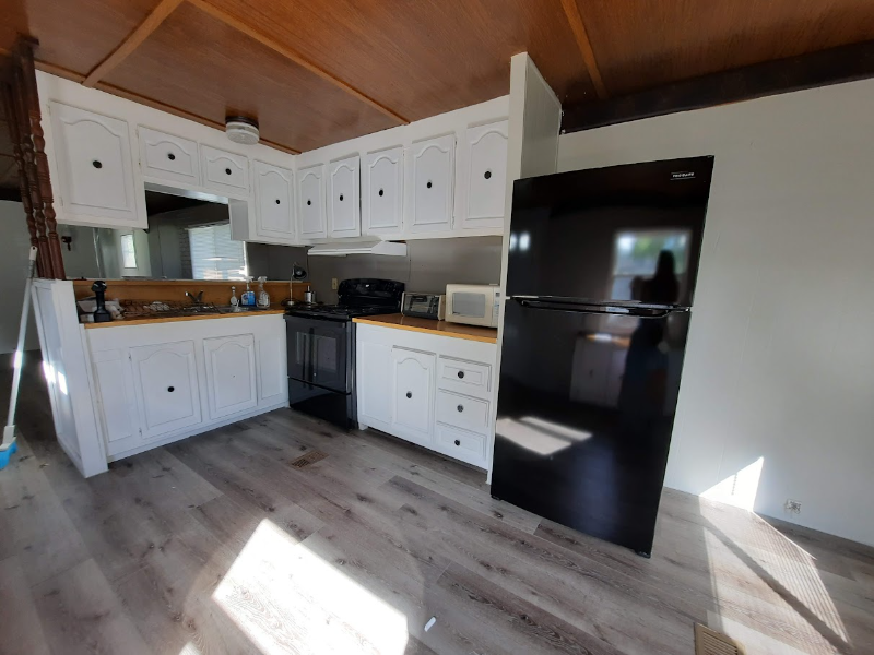 244 Alder St - Photo 4 of 28