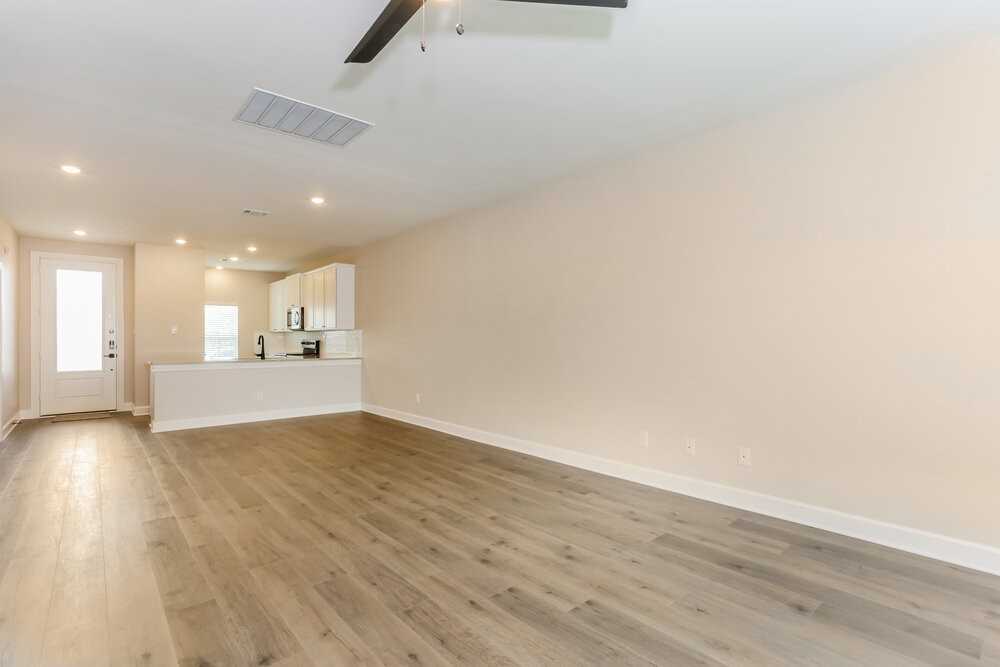 1016 Pecan Pl - Photo 5 of 20