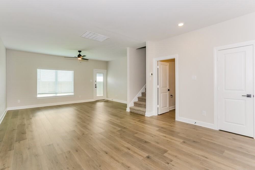 1016 Pecan Pl - Photo 6 of 20