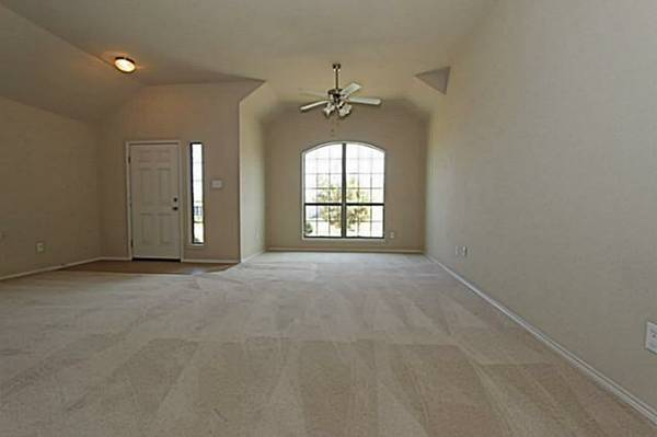 508 Highmoor Ct - Photo 3 of 19