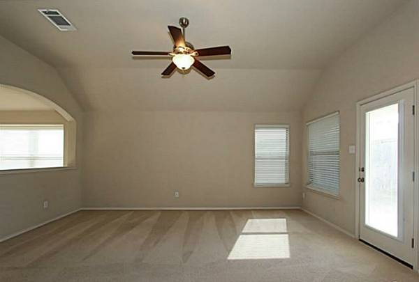508 Highmoor Ct - Photo 7 of 18