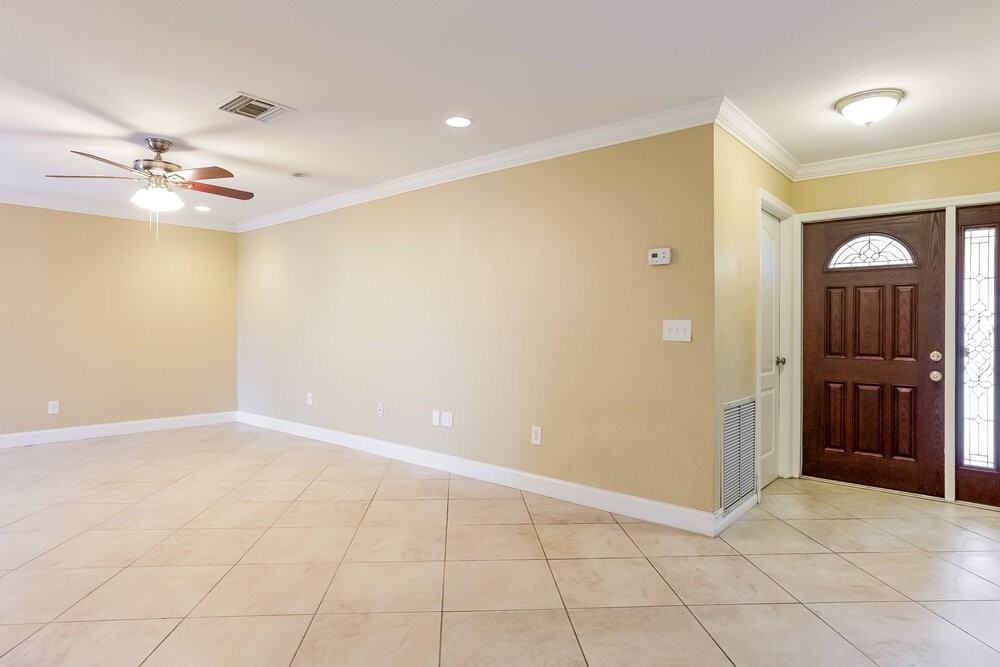 8280 Nw 14th St - Photo 3 of 16