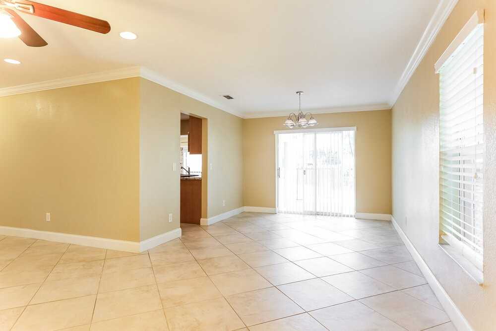 8280 Nw 14th St - Photo 4 of 16