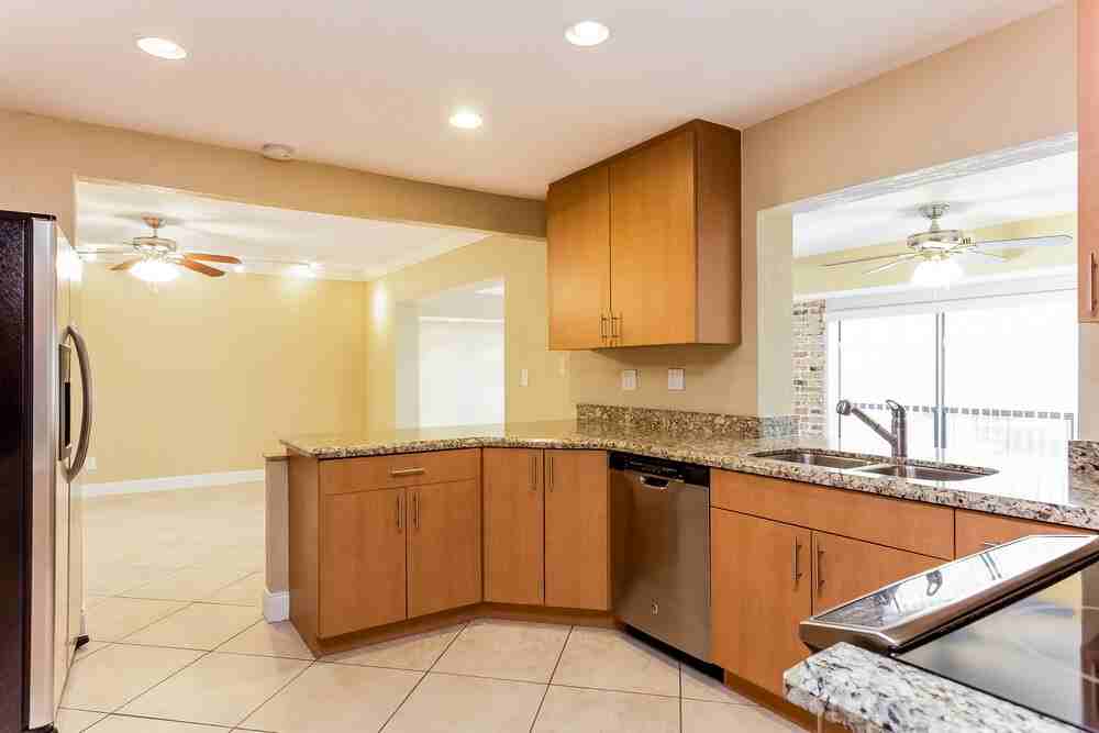 8280 Nw 14th St - Photo 7 of 16