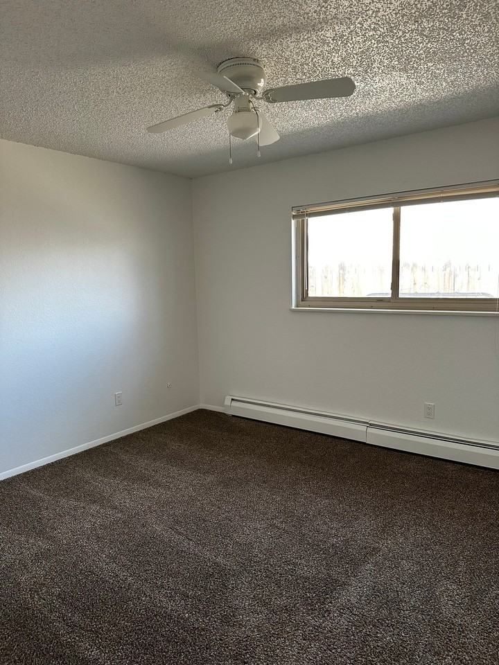 2482 Nyssa Dr - Photo 2 of 6