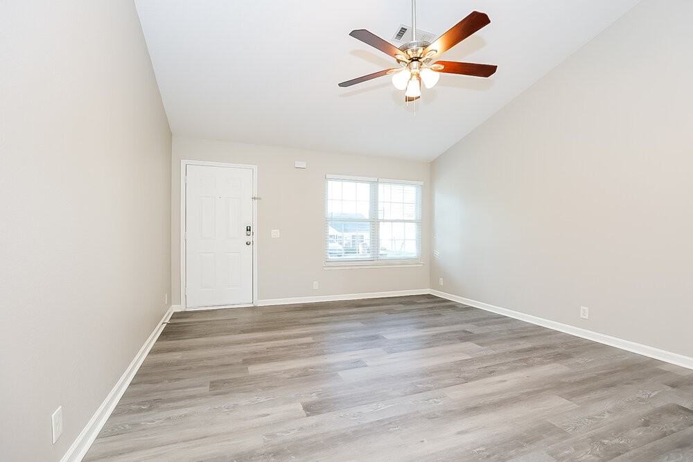 7552 W Winchester Dr - Photo 3 of 19