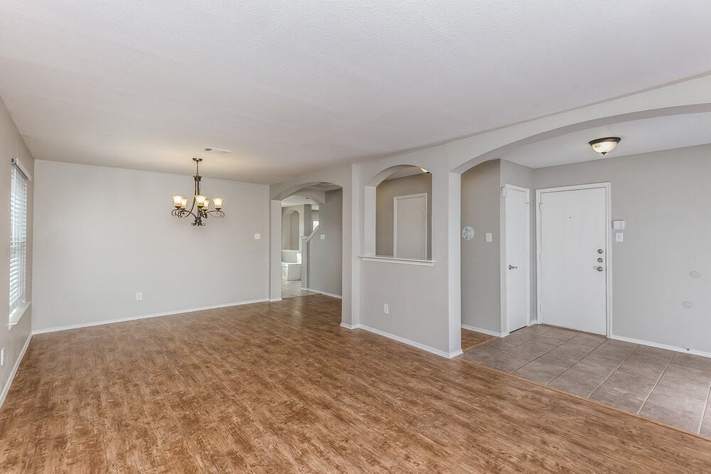 305 Windy Hill Ln - Photo 4 of 17